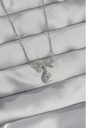 316l çelik Gümüş Renk Zirkon Taşlı Fiyonk Detay Damla Kolye 316l çelik Gümüş Renk Zirkon Taşlı Fiyonk Detay Damla Kolye