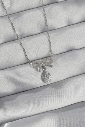 316l çelik Gümüş Renk Zirkon Taşlı Fiyonk Detay Damla Kolye 316l çelik Gümüş Renk Zirkon Taşlı Fiyonk Detay Damla Kolye