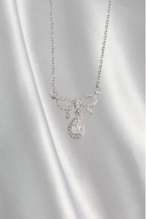 316l çelik Gümüş Renk Zirkon Taşlı Fiyonk Detay Damla Kolye 316l çelik Gümüş Renk Zirkon Taşlı Fiyonk Detay Damla Kolye