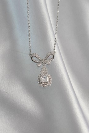 316l çelik Gümüş Renk Fiyonk Detay Zirkon Taşlı Tektaş Kolye 316l çelik Gümüş Renk Fiyonk Detay Zirkon Taşlı Tektaş Kolye