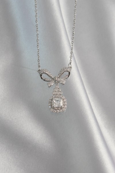 316l çelik Gümüş Renk Fiyonk Detay Zirkon Taşlı Tektaş Kolye 316l çelik Gümüş Renk Fiyonk Detay Zirkon Taşlı Tektaş Kolye