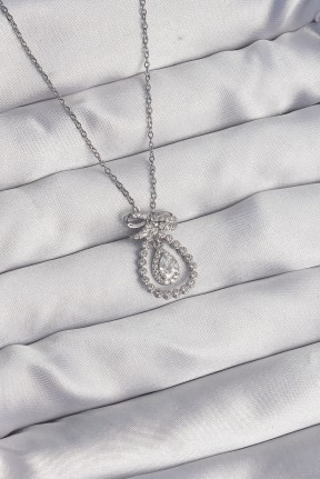 316l çelik Gümüş Renk Fiyonk Detaylı Zirkon Taşlı Damla Model Kolye 316l çelik Gümüş Renk Fiyonk Detaylı Zirkon Taşlı Damla Model Kolye