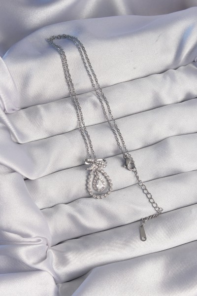 316l çelik Gümüş Renk Fiyonk Detaylı Zirkon Taşlı Damla Model Kolye 316l çelik Gümüş Renk Fiyonk Detaylı Zirkon Taşlı Damla Model Kolye