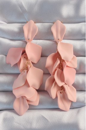 Pirinç Pudra Renk Sallantılı Yaprak Model Küpe Pirinç Pudra Renk Sallantılı Yaprak Model Küpe