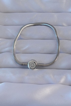 Pirinç Gümüş Renk Zirkon Taşlı Charm Bileklik Pirinç Gümüş Renk Zirkon Taşlı Charm Bileklik