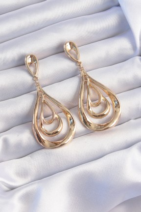 Pirinç Gold Renk Kıvrımlı Damla Görünüm Sallantılı Küpe Pirinç Gold Renk Kıvrımlı Damla Görünüm Sallantılı Küpe