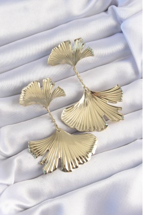 Pirinç Gold Renk Tırtıklı Yaprak Model Sallantılı Küpe Pirinç Gold Renk Tırtıklı Yaprak Model Sallantılı Küpe