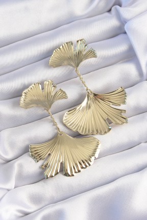 Pirinç Gold Renk Tırtıklı Yaprak Model Sallantılı Küpe Pirinç Gold Renk Tırtıklı Yaprak Model Sallantılı Küpe