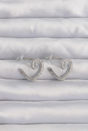 Pirinç Gümüş Renk Zirkon Taşlı Kıvrımlı Yarım Kalp Küpe Pirinç Gümüş Renk Zirkon Taşlı Kıvrımlı Yarım Kalp Küpe