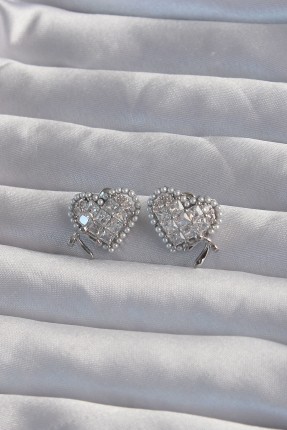 Pirinç Gümüş Renk Fiyonk Detay İncili Zirkon Taşlı Kalp Küpe