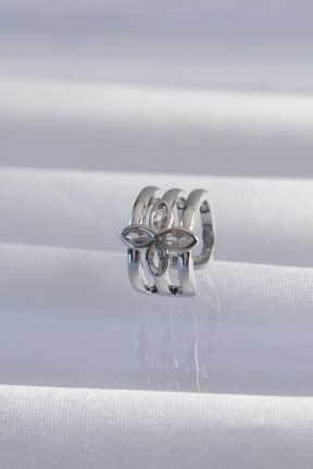 Pirinç Gümüş Renk Yonca Earcuff Küpe Pirinç Gümüş Renk Yonca Earcuff Küpe