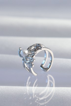 Pirinç Gümüş Renk İncili Ahtapot Earcuff Küpe Pirinç Gümüş Renk İncili Ahtapot Earcuff Küpe