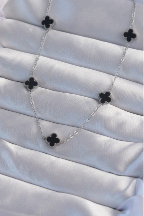 316l çelik Gümüş Renk Minimal Siyah Mineli Yonca Kolye 316l çelik Gümüş Renk Minimal Siyah Mineli Yonca Kolye