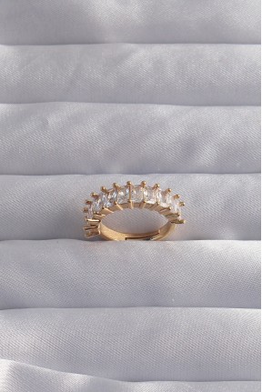 Pirinç Ayarlamalı Gold Renk Baget Taşlı Su Yolu Yüzük Pirinç Ayarlamalı Gold Renk Baget Taşlı Su Yolu Yüzük