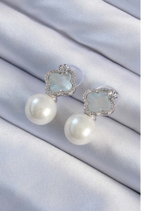 Pirinç Gümüş Renk Zirkon Taşlı Minimal çiçek Tasarımlı Kadın Küpe Pirinç Gümüş Renk Zirkon Taşlı Minimal çiçek Tasarımlı Kadın Küpe