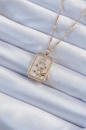 316l çelik Zincir Altın Renk Zirkon Taşlı Aslan Figürlü Tarot Kolye 316l çelik Zincir Altın Renk Zirkon Taşlı Aslan Figürlü Tarot Kolye