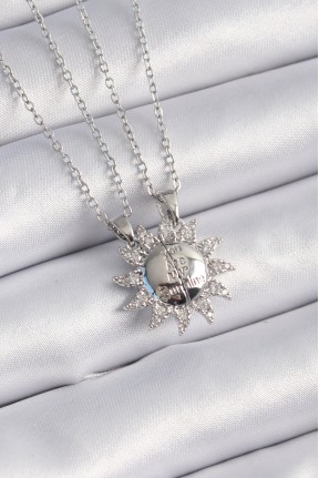 316l çelik Gümüş Renk Zirkon Taşlı Güneş Model İşleme Yazı Detay Arkadaşlık Kolyesi 316l çelik Gümüş Renk Zirkon Taşlı Güneş Model İşleme Yazı Detay Arkadaşlık Kolyesi