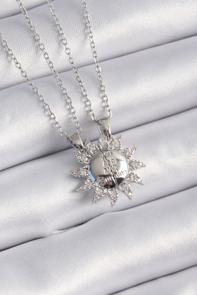 316l çelik Gümüş Renk Zirkon Taşlı Güneş Model İşleme Yazı Detay Arkadaşlık Kolyesi 316l çelik Gümüş Renk Zirkon Taşlı Güneş Model İşleme Yazı Detay Arkadaşlık Kolyesi