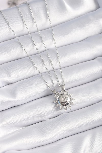 316l çelik Gümüş Renk Zirkon Taşlı Güneş Model İşleme Yazı Detay Arkadaşlık Kolyesi 316l çelik Gümüş Renk Zirkon Taşlı Güneş Model İşleme Yazı Detay Arkadaşlık Kolyesi