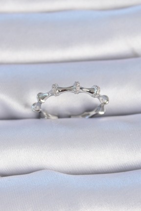 Pirinç Gümüş Renk Zirkon Taşlı Kadın Yüzük Pirinç Gümüş Renk Zirkon Taşlı Kadın Yüzük