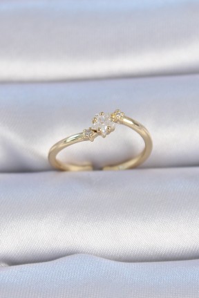 Pirinç Gold Renk Beyaz çiçek Model Zirkon Taş Detay Kadın Yüzük Pirinç Gold Renk Beyaz çiçek Model Zirkon Taş Detay Kadın Yüzük