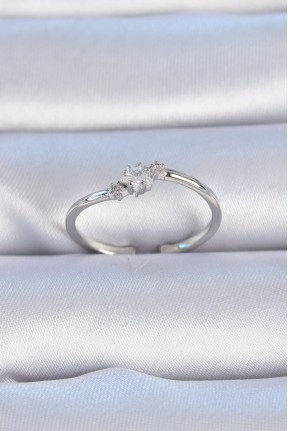 Pirinç Gümüş Renk çiçek Model Zirkon Taş Detay Kadın Yüzük Pirinç Gümüş Renk çiçek Model Zirkon Taş Detay Kadın Yüzük