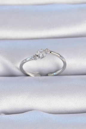 Pirinç Gümüş Renk çiçek Model Zirkon Taş Detay Kadın Yüzük Pirinç Gümüş Renk çiçek Model Zirkon Taş Detay Kadın Yüzük