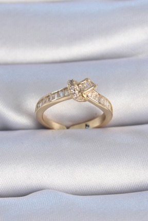 Pirinç Gold Renk Zirkon Taşlı Düğüm Model Kadın Yüzük Pirinç Gold Renk Zirkon Taşlı Düğüm Model Kadın Yüzük