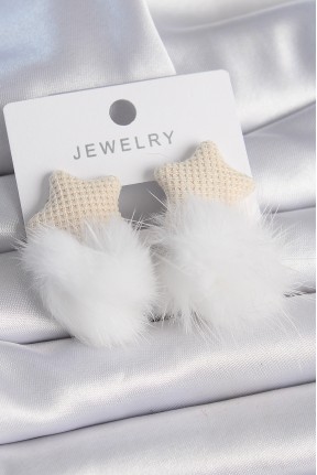 Beyaz Renk Tüylü Yıldız Ponpon Model Kadın Küpe