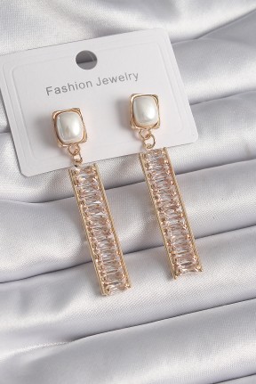 Pirinç Gold Renk Kare İnci Zirkon Taşlı Su Yolu Model Kadın Küpe Pirinç Gold Renk Kare İnci Zirkon Taşlı Su Yolu Model Kadın Küpe