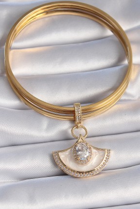 Pirinç Gold Renk Zirkon Taş Detaylı Beyaz Mineli Ajda Charm Pirinç Gold Renk Zirkon Taş Detaylı Beyaz Mineli Ajda Charm