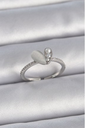 Pirinç Gümüş Renk Ayarlanabilir Zirkon Taşlı İncili Beyaz Mineli Kalp Model Kadın Yüzük Pirinç Gümüş Renk Ayarlanabilir Zirkon Taşlı İncili Beyaz Mineli Kalp Model Kadın Yüzük