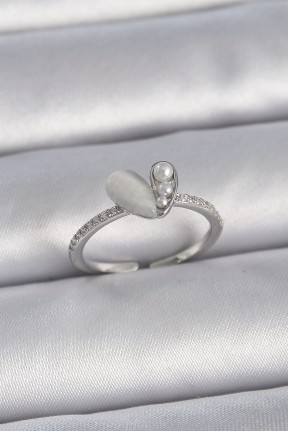 Pirinç Gümüş Renk Ayarlanabilir Zirkon Taşlı İncili Beyaz Mineli Kalp Model Kadın Yüzük Pirinç Gümüş Renk Ayarlanabilir Zirkon Taşlı İncili Beyaz Mineli Kalp Model Kadın Yüzük