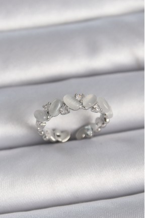 Pirinç Gümüş Renk Ayarlanabilir Zirkon Taşlı Beyaz Mineli Model Kadın Yüzük Pirinç Gümüş Renk Ayarlanabilir Zirkon Taşlı Beyaz Mineli Model Kadın Yüzük