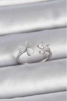 Pirinç Gümüş Renk Ayarlanabilir Zirkon Taşlı Beyaz Mineli Kalp Model Kadın Yüzük Pirinç Gümüş Renk Ayarlanabilir Zirkon Taşlı Beyaz Mineli Kalp Model Kadın Yüzük