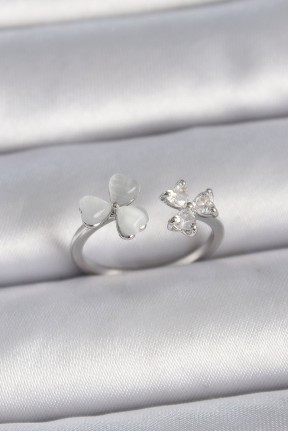 Pirinç Gümüş Renk Ayarlanabilir Zirkon Taşlı Beyaz Mineli Kalp Model Kadın Yüzük Pirinç Gümüş Renk Ayarlanabilir Zirkon Taşlı Beyaz Mineli Kalp Model Kadın Yüzük