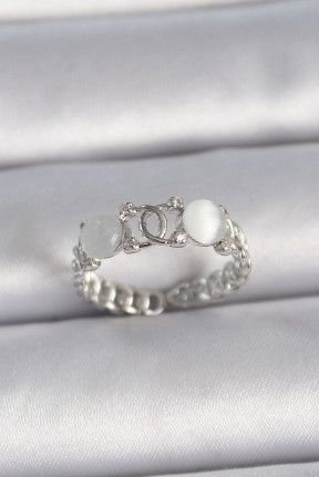 Pirinç Gümüş Renk Ayarlanabilir Zirkon Taşlı Beyaz Mineli Birleşik Halka Model Kadın Yüzük Pirinç Gümüş Renk Ayarlanabilir Zirkon Taşlı Beyaz Mineli Birleşik Halka Model Kadın Yüzük