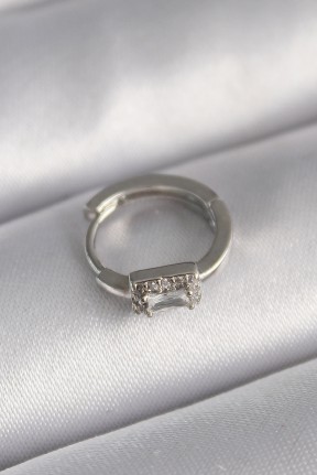 316l çelik Gümüş Renk Kare Zirkon Taşlı Tragus Piercing 316l çelik Gümüş Renk Kare Zirkon Taşlı Tragus Piercing