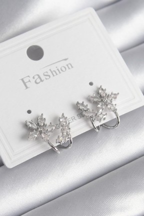 Pirinç Gümüş Renk Zirkon Taşlı çiçek Model Kadın Küpe Pirinç Gümüş Renk Zirkon Taşlı çiçek Model Kadın Küpe