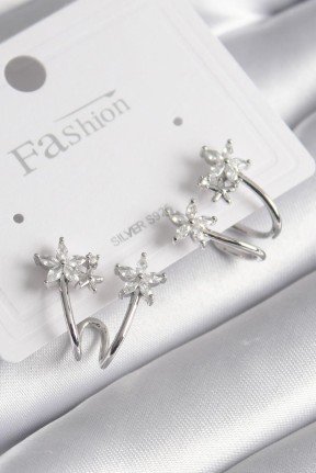 Pirinç Gümüş Renk Zirkon Taşlı çiçek Model Kadın Küpe Pirinç Gümüş Renk Zirkon Taşlı çiçek Model Kadın Küpe