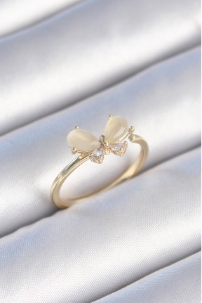 Pirinç Gold Renk Beyaz Mineli Zirkon Taşlı Kelebek Model Kadın Yüzük Pirinç Gold Renk Beyaz Mineli Zirkon Taşlı Kelebek Model Kadın Yüzük