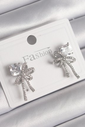 Pirinç Gümüş Renk Zirkon Taşlı Kurdele Model Kadın Küpe Pirinç Gümüş Renk Zirkon Taşlı Kurdele Model Kadın Küpe