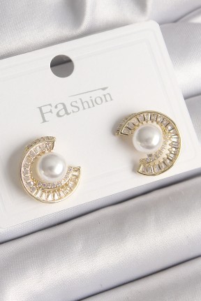 Pirinç Gold Renk Zirkon Taşlı Salyangoz Model İnci Detay Kadın Küpe Pirinç Gold Renk Zirkon Taşlı Salyangoz Model İnci Detay Kadın Küpe