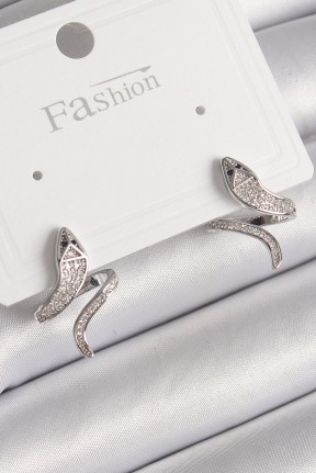 Pirinç Gümüş Renk Zirkon Taşlı Yılan Model Kadın Küpe Pirinç Gümüş Renk Zirkon Taşlı Yılan Model Kadın Küpe