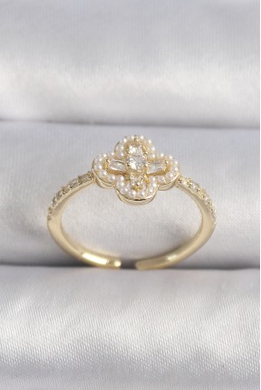 Pirinç Gold Renk Zirkon Taşlı Yonca Model İnci Detay Kadın Yüzük Pirinç Gold Renk Zirkon Taşlı Yonca Model İnci Detay Kadın Yüzük