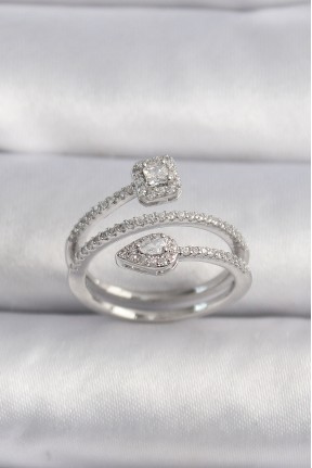 Pirinç Gümüş Renk Zirkon Taşlı Ok Model Vip Seri Kadın Yüzük Pirinç Gümüş Renk Zirkon Taşlı Ok Model Vip Seri Kadın Yüzük