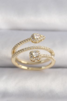 Pirinç Gold Renk Zirkon Taşlı Ok Model Vip Seri Kadın Yüzük
