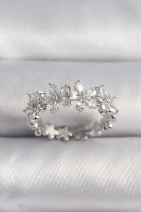 Pirinç Gümüş Renk Zirkon Taşlı çiçek Model Vip Seri Kadın Yüzük Pirinç Gümüş Renk Zirkon Taşlı çiçek Model Vip Seri Kadın Yüzük