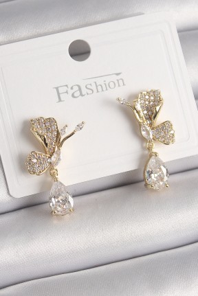 Pirinç Gold Renk Zirkon Taşlı Turna Kuşu Model Sallantı Detay Kadın Küpe Pirinç Gold Renk Zirkon Taşlı Turna Kuşu Model Sallantı Detay Kadın Küpe