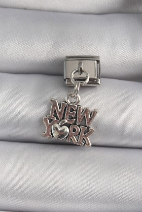 316l çelik Gümüş Renk Sallantı New York Yazı Model Nomination Charm 316l çelik Gümüş Renk Sallantı New York Yazı Model Nomination Charm